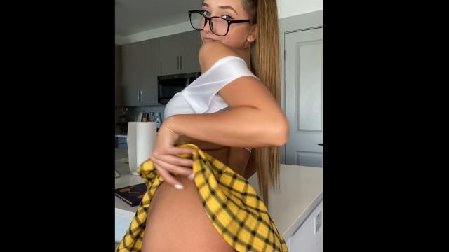 Skylar Mae (skylarmaexo)